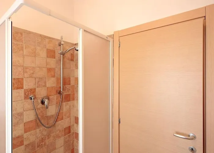 Comodo A Lizzano Con Vista Appartamento